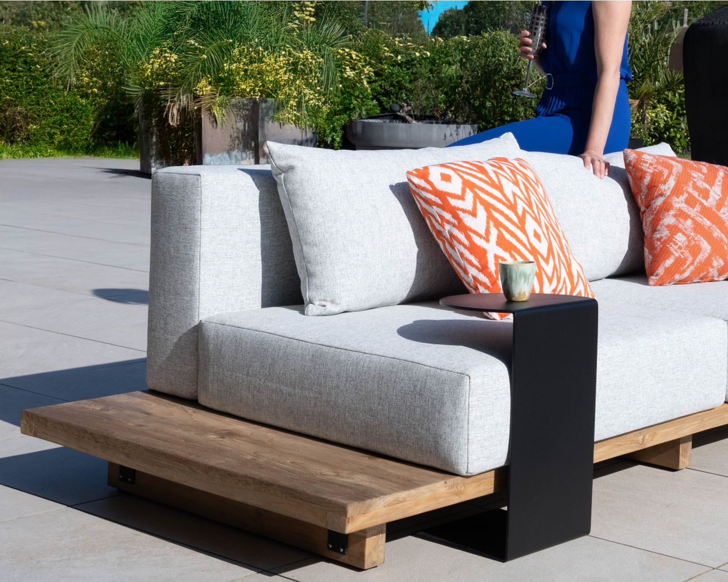 Grand canapé modulaire 5 places de jardin "Eclipse" avec tablette d'angle en teck