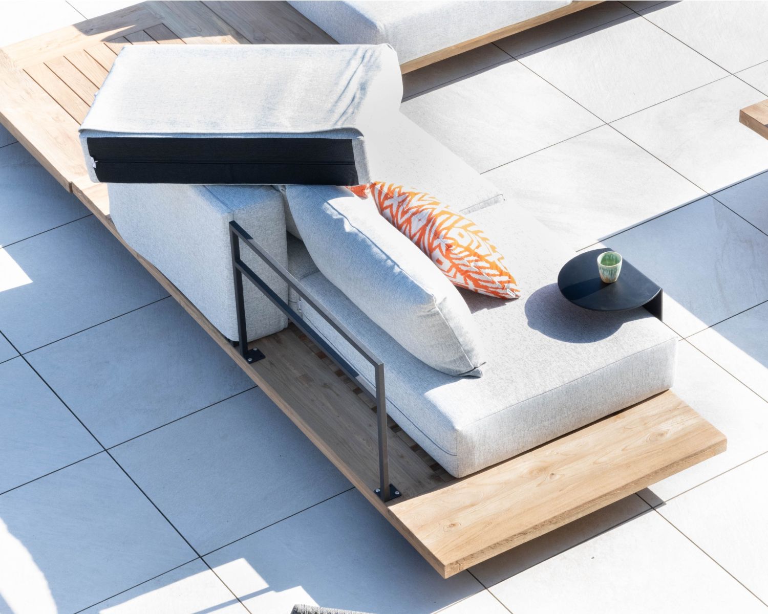 Grand canapé modulaire 5 places de jardin "Eclipse" avec tablette d'angle en teck