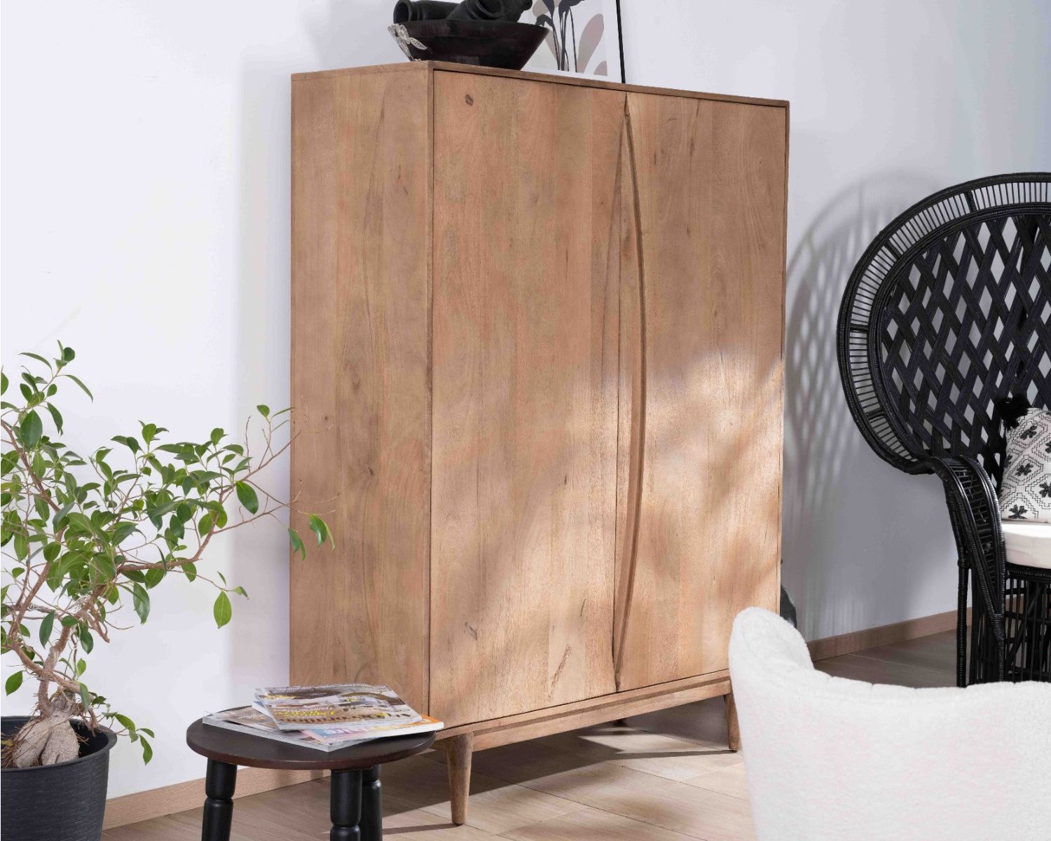 Armoirette 2 portes en manguier massif style contemporain "Cabure"