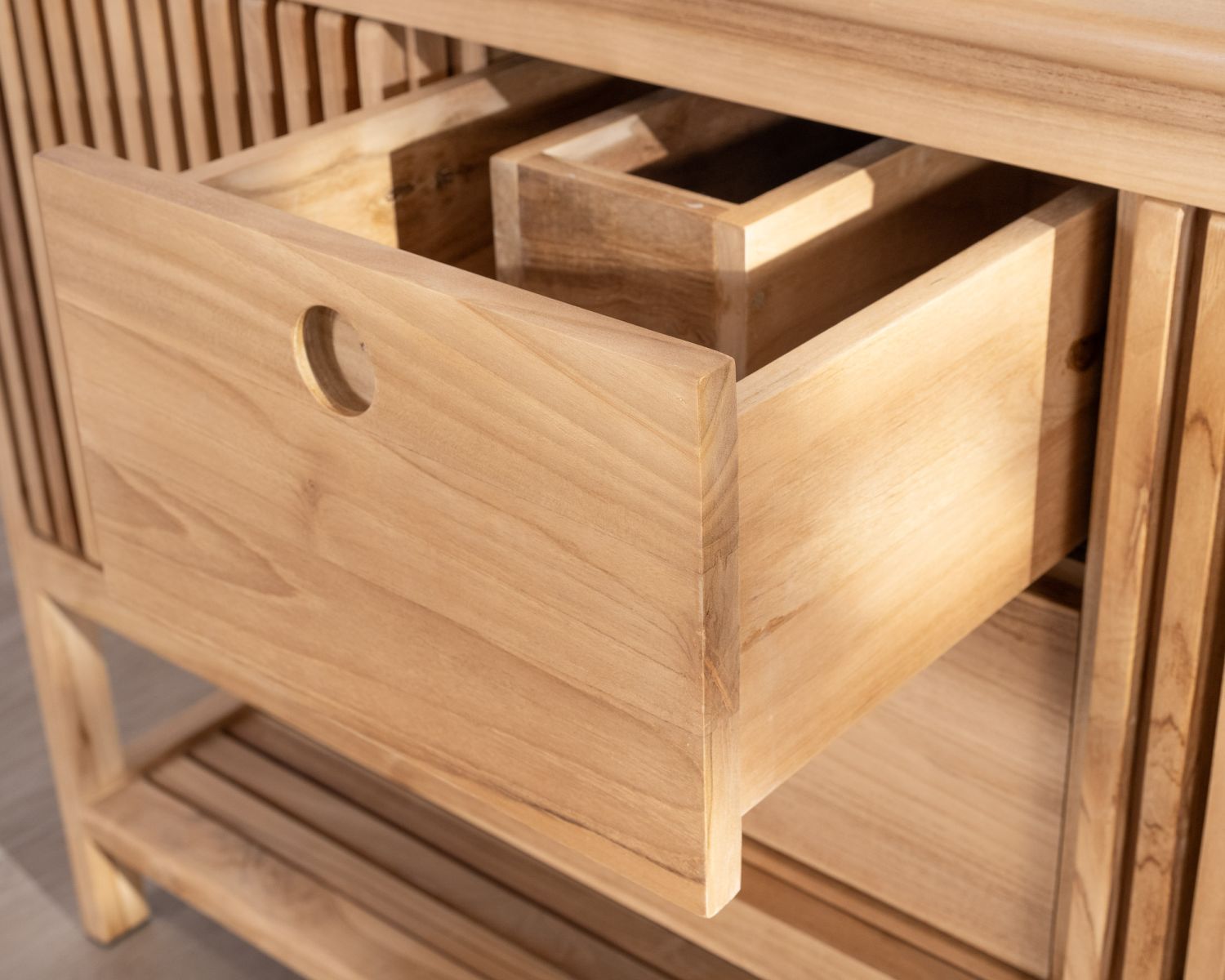 Meuble sous vasque 120 cm en teck 2 portes coulissantes "Bulle"