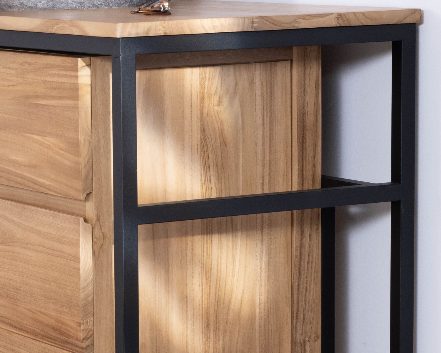 Meuble sous vasque contemporain en teck 120 cm "Wavy" piètement design en métal