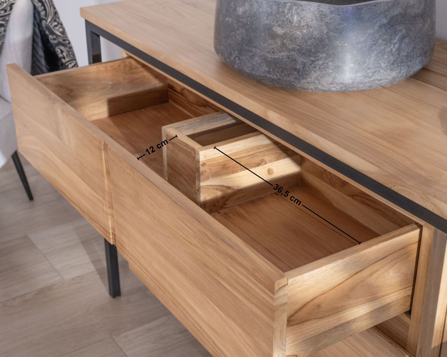 Meuble sous vasque contemporain en teck 120 cm "Wavy" piètement design en métal