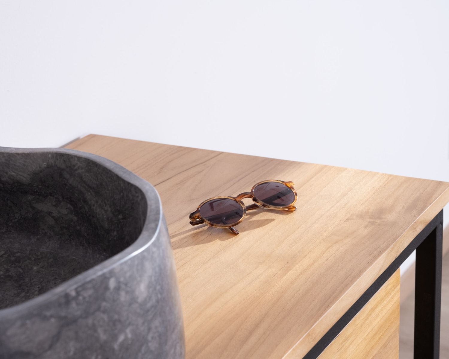 Vasque à poser ronde en marbre gris design épuré "Stone"