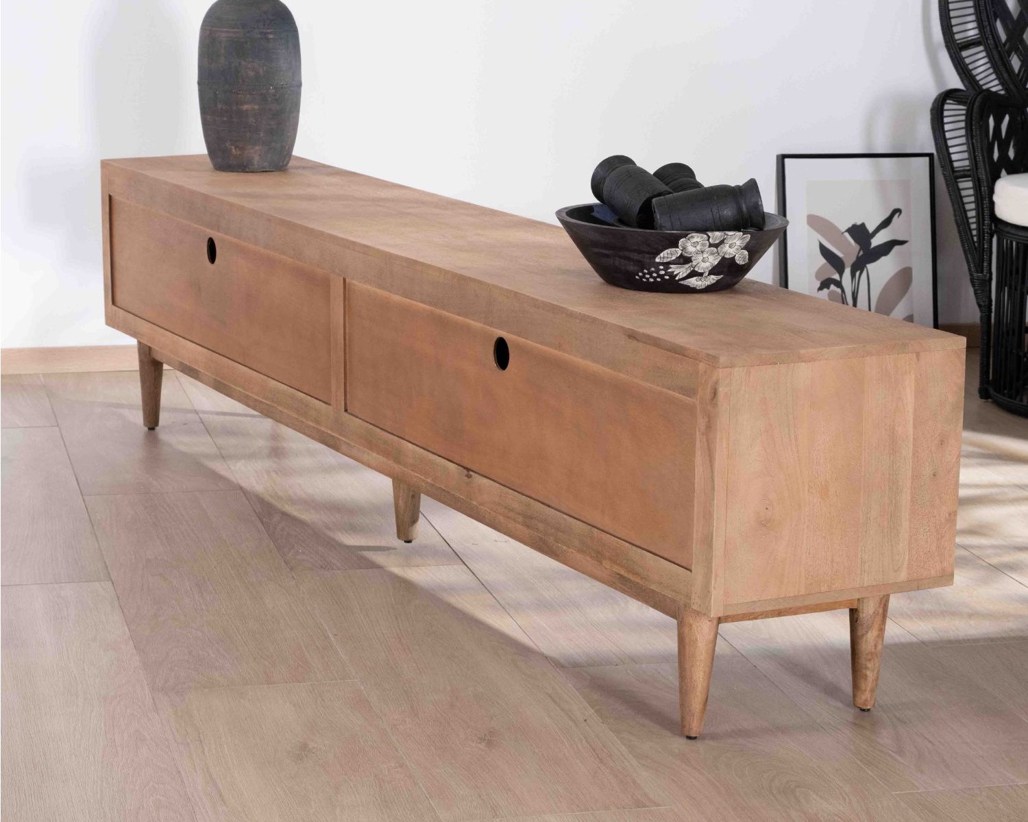 Grand meuble TV contemporain 240cm en manguier 4 portes "Cabure"