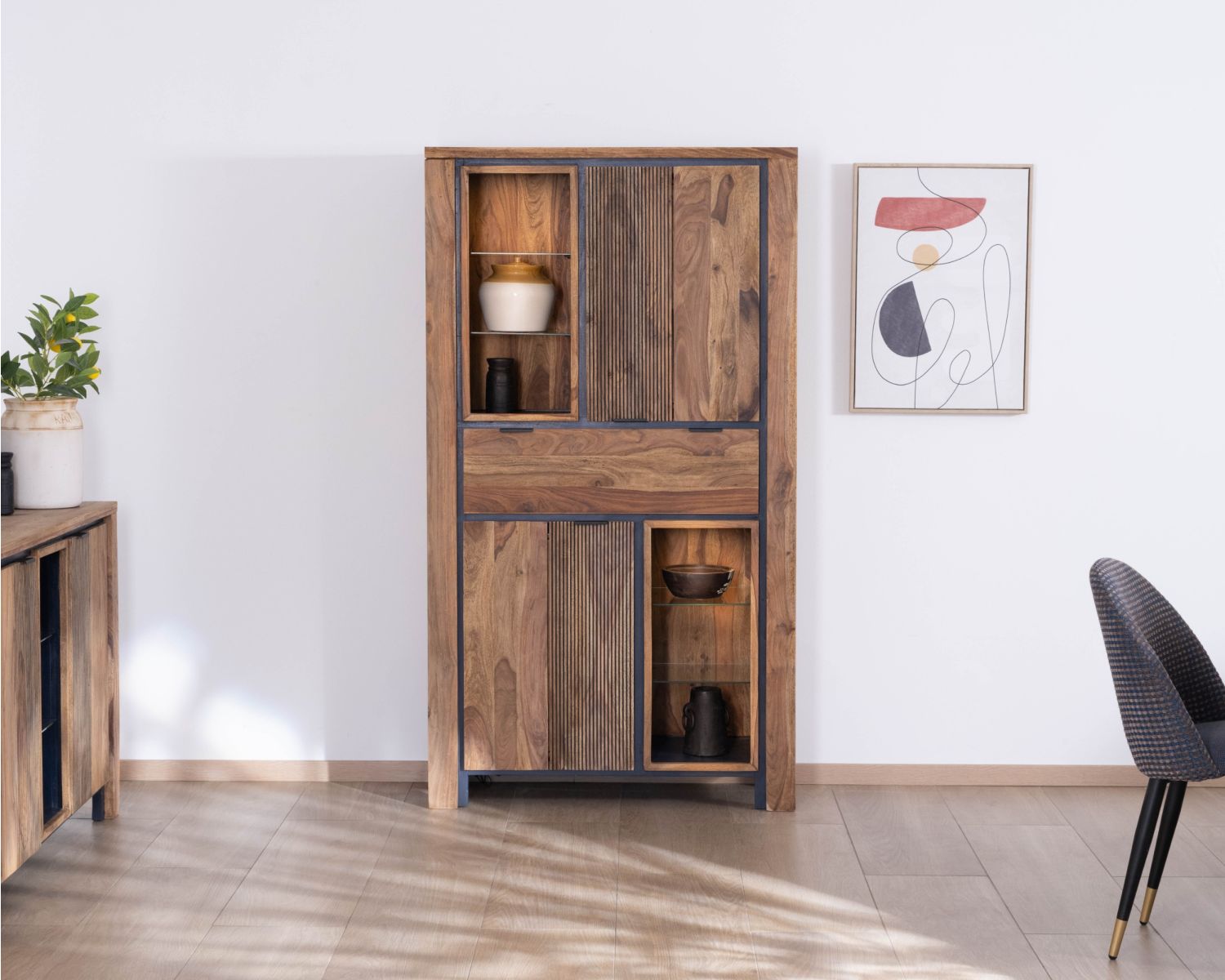 Argentier avec éclairage intérieur et étagères verre "Enoa" en palissandre et acacia