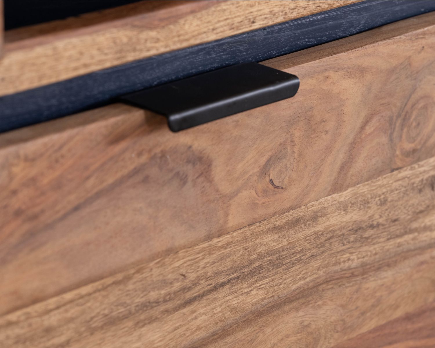 Argentier avec éclairage intérieur et étagères verre "Enoa" en palissandre et acacia