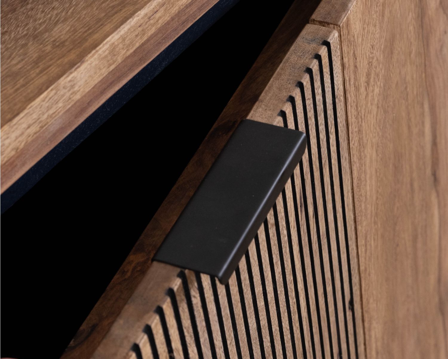 Bahut en palissandre et acacia "Enoa" avec étagères en verre