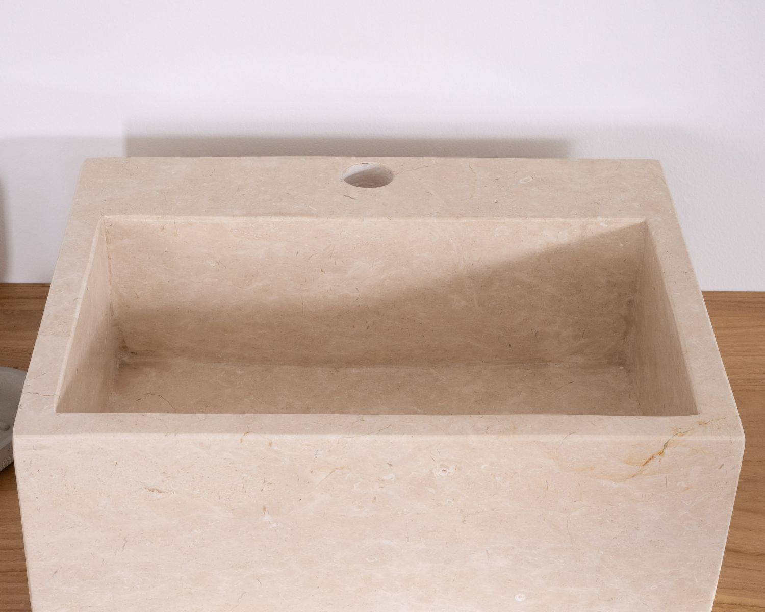 Petite vasque à poser rectangulaire en marbre beige "Stone"