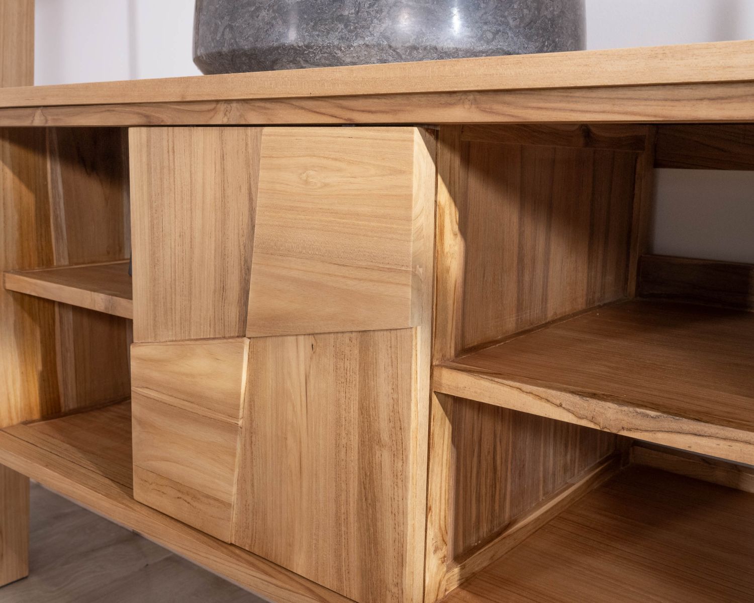 Meuble sous vasque suspendu en teck avec portes coulissantes "Tao" 105 cm