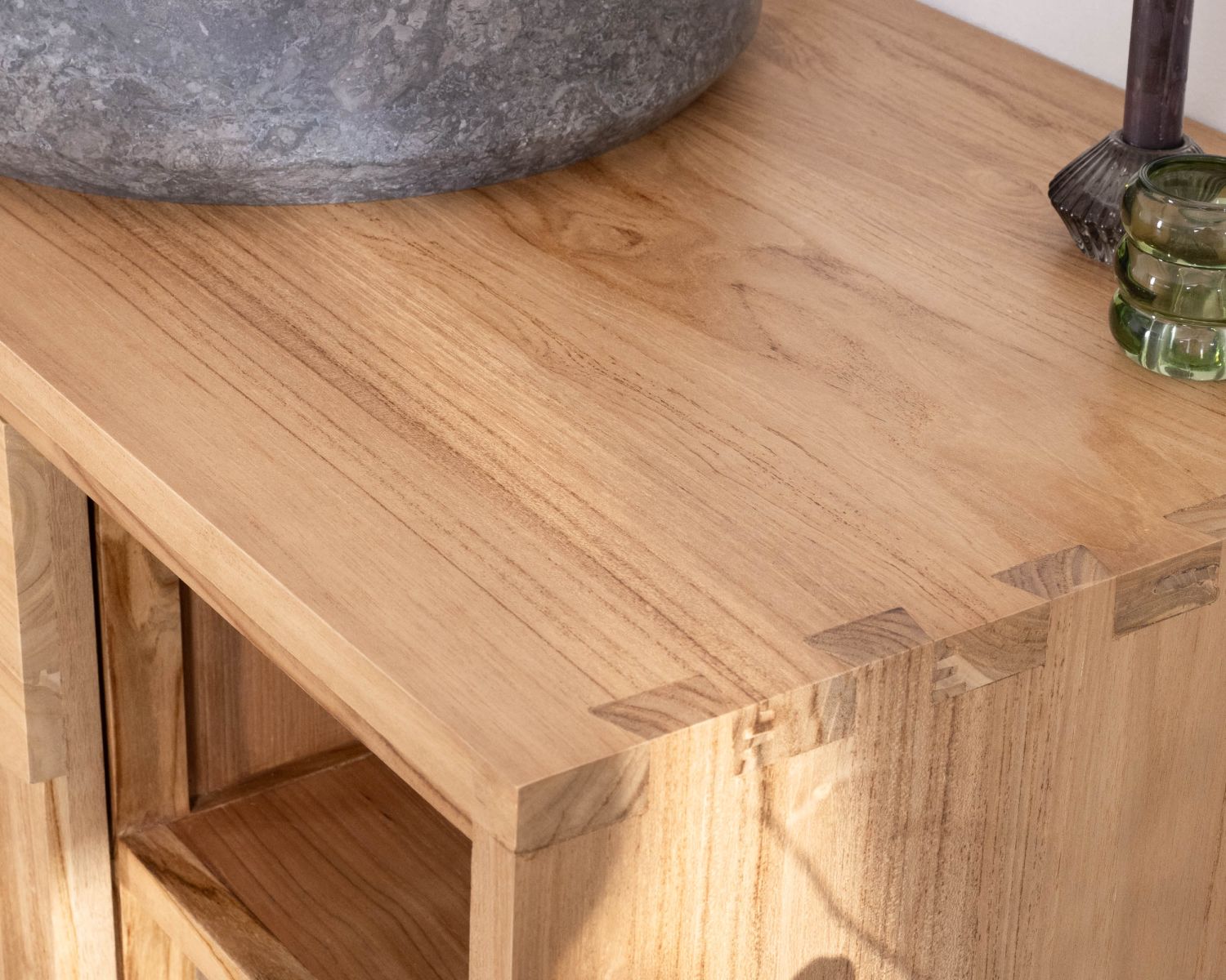 Meuble sous vasque suspendu en teck avec portes coulissantes "Tao" 105 cm