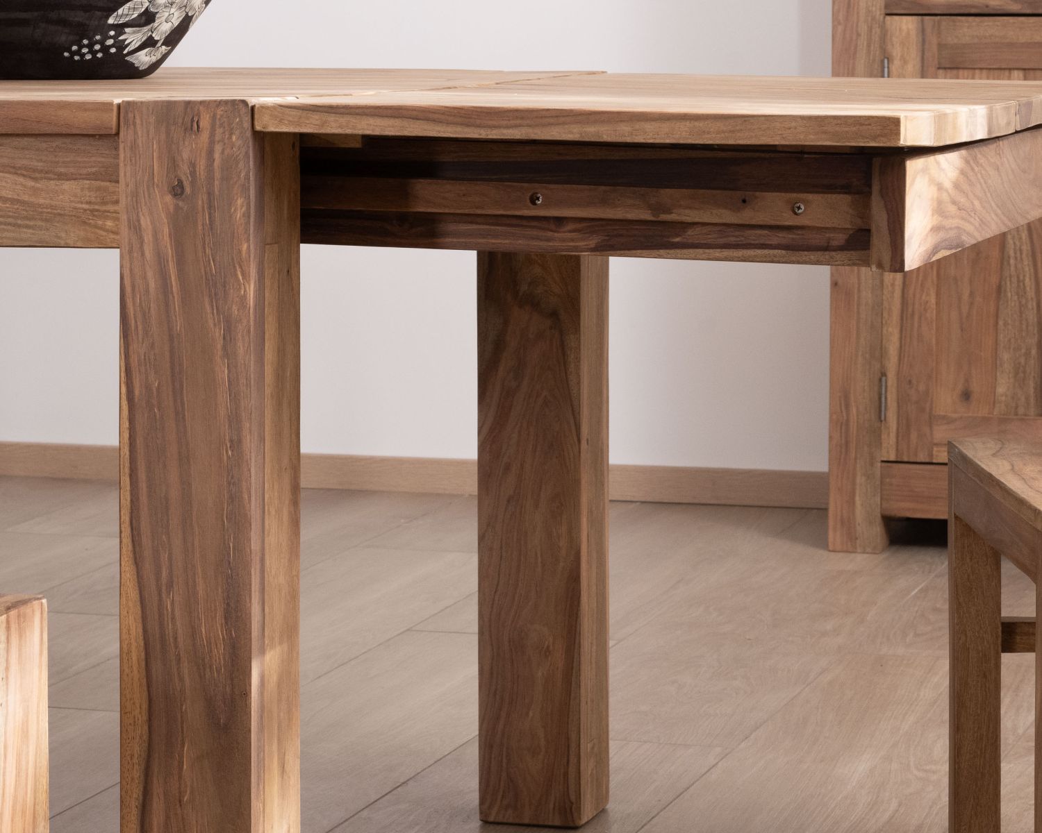 Table de repas extensible en palissandre "Kalanohé" 180 cm