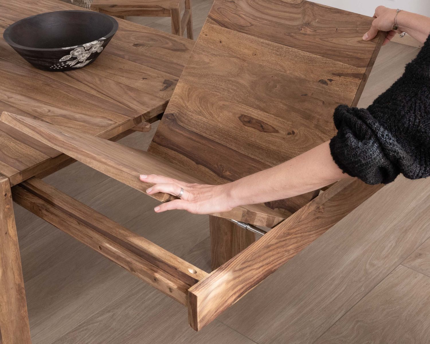 Table de repas extensible en palissandre "Kalanohé" 180 cm