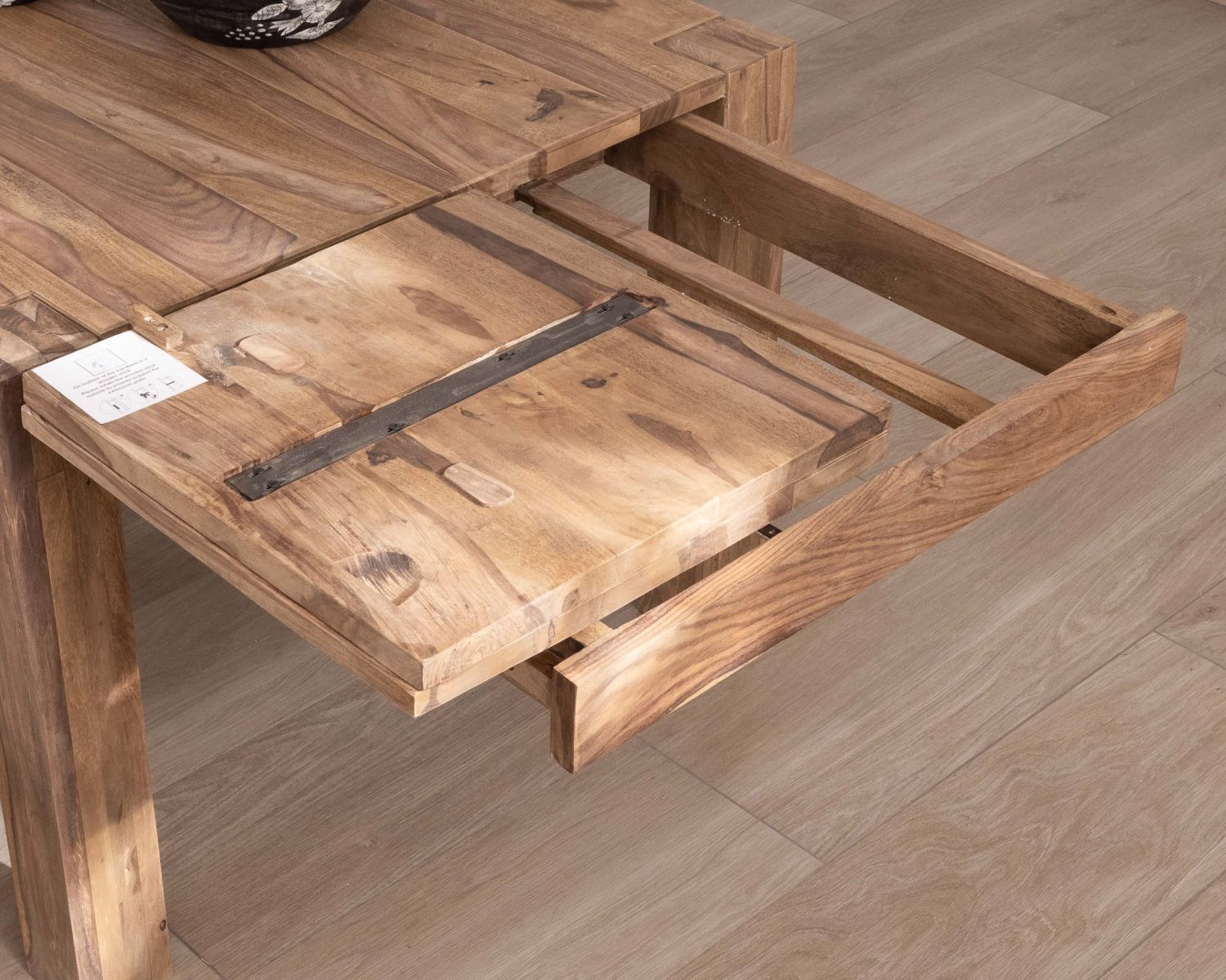 Table de repas extensible en palissandre "Kalanohé" 180 cm