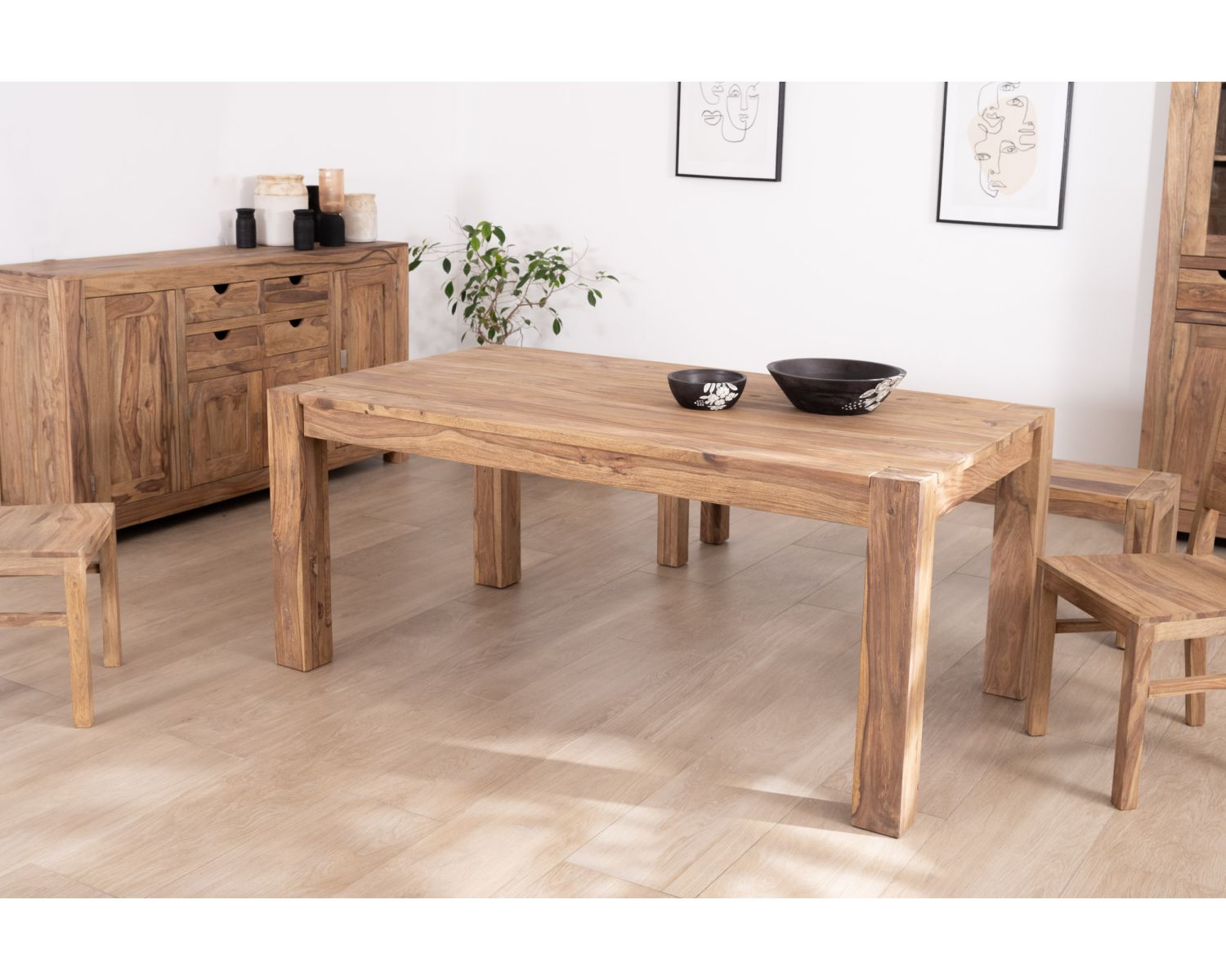 Table de repas extensible en palissandre "Kalanohé" 180 cm