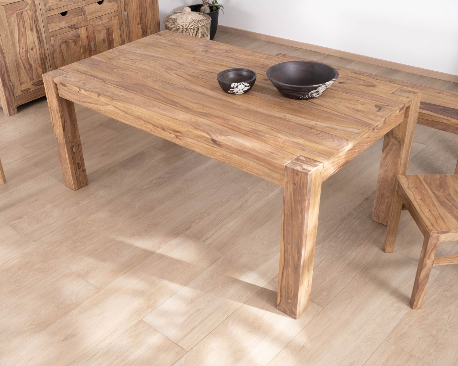 Table de repas rectangulaire en palissandre "Kalanohé" 160 cm