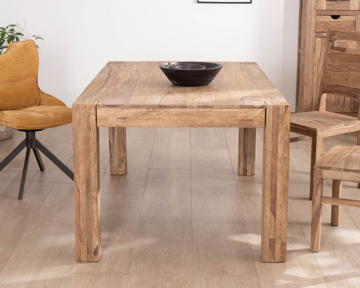 Table de repas rectangulaire en palissandre "Kalanohé" 160 cm