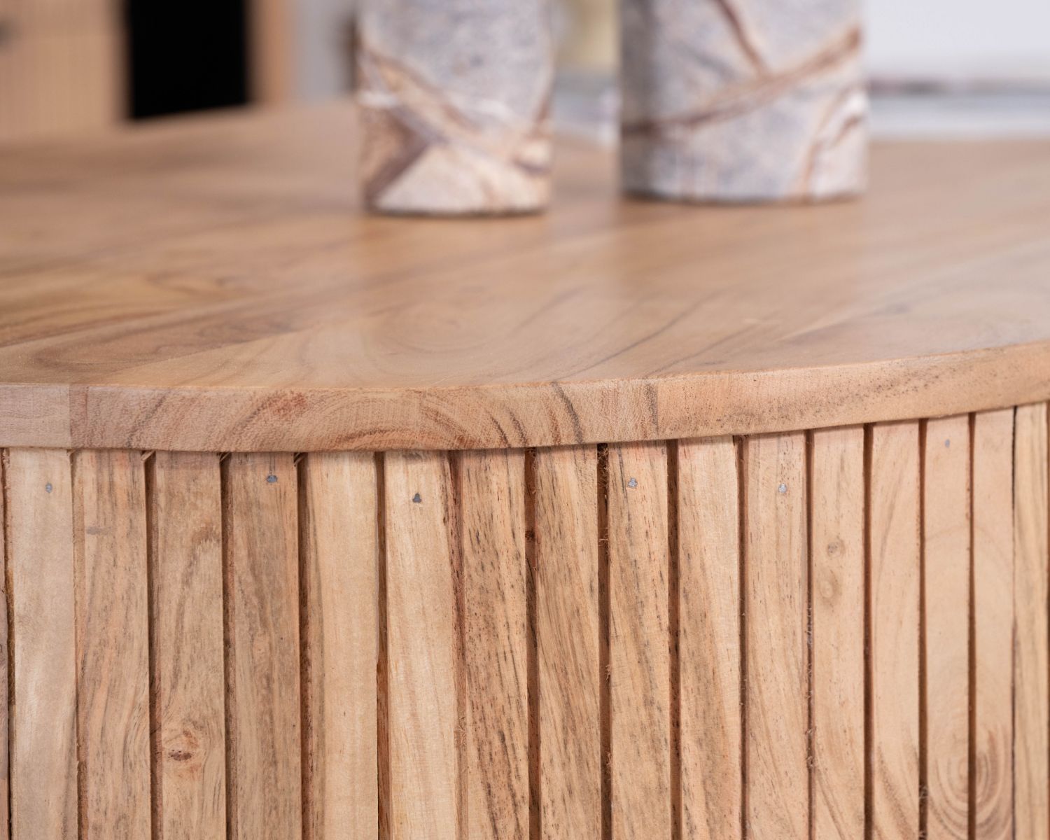 Table de salon ovale design newtro avec grand tiroir traversant "Bopee"