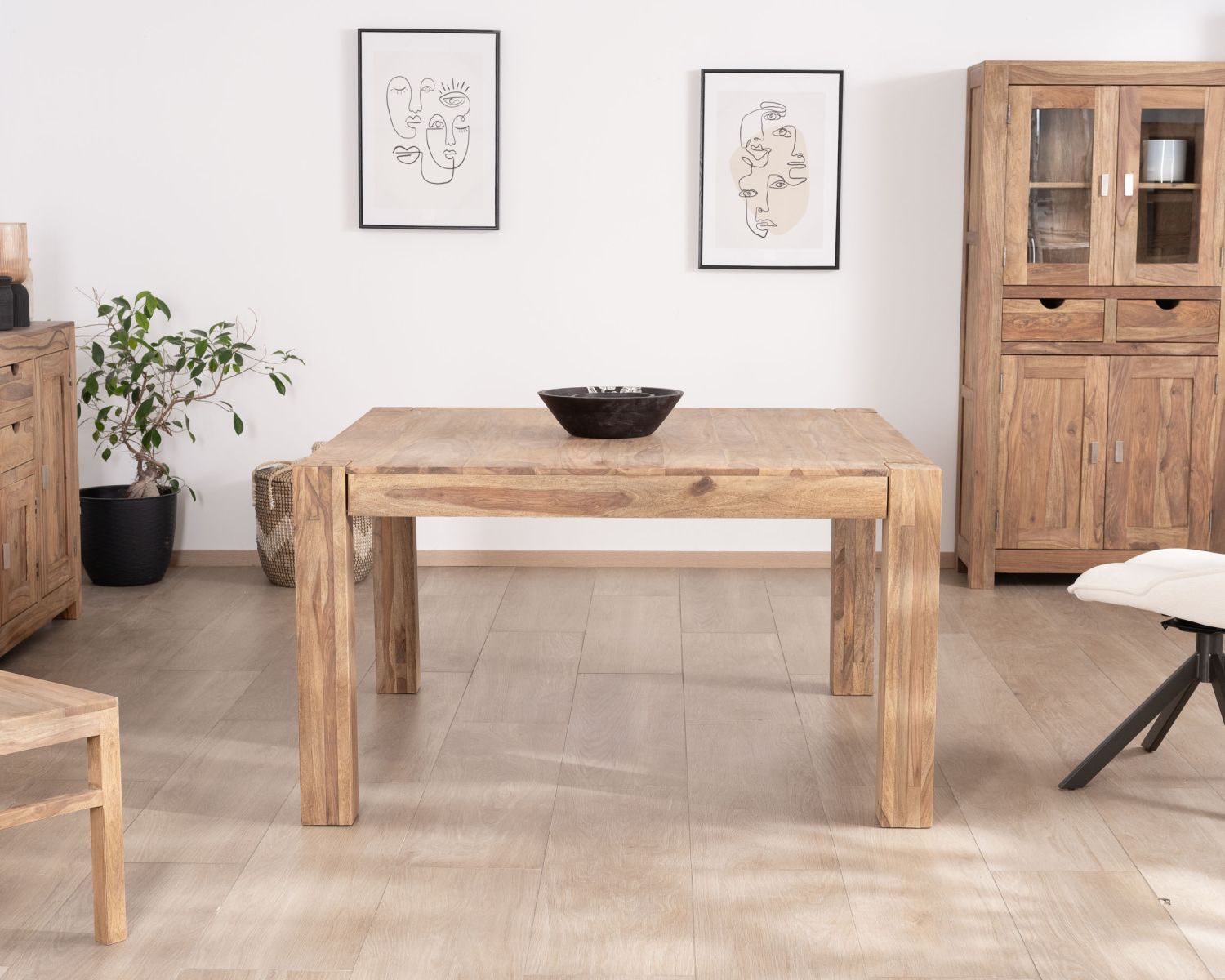 Table à manger carrée en palissandre "Kalanohé" 135 cm