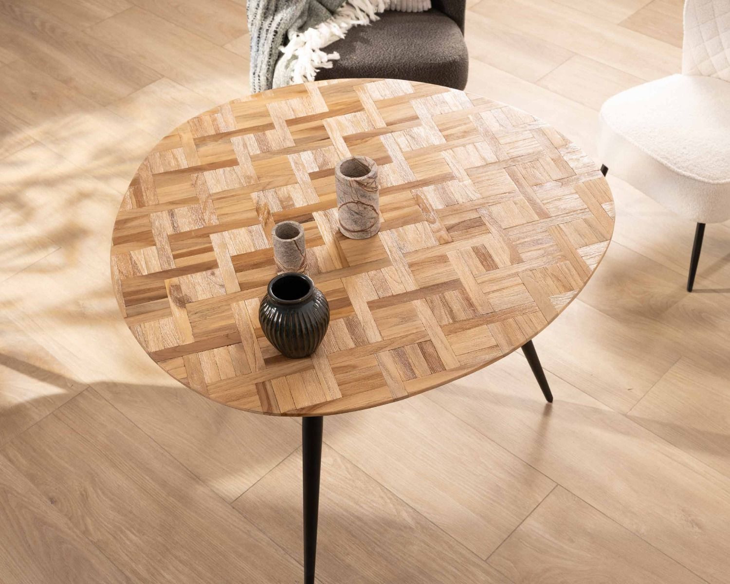 Petite table de repas 3 pieds crayon en métal plateau teck marqueterie "Foster" 110cm