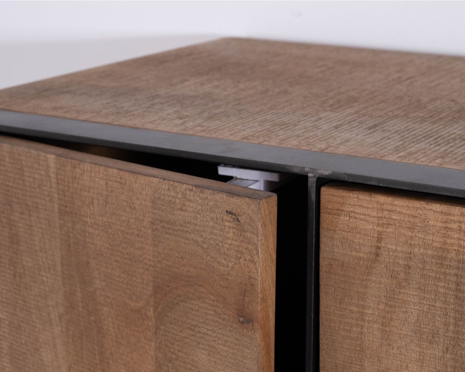 Argentier en manguier massif 2 portes "Santo" style épuré