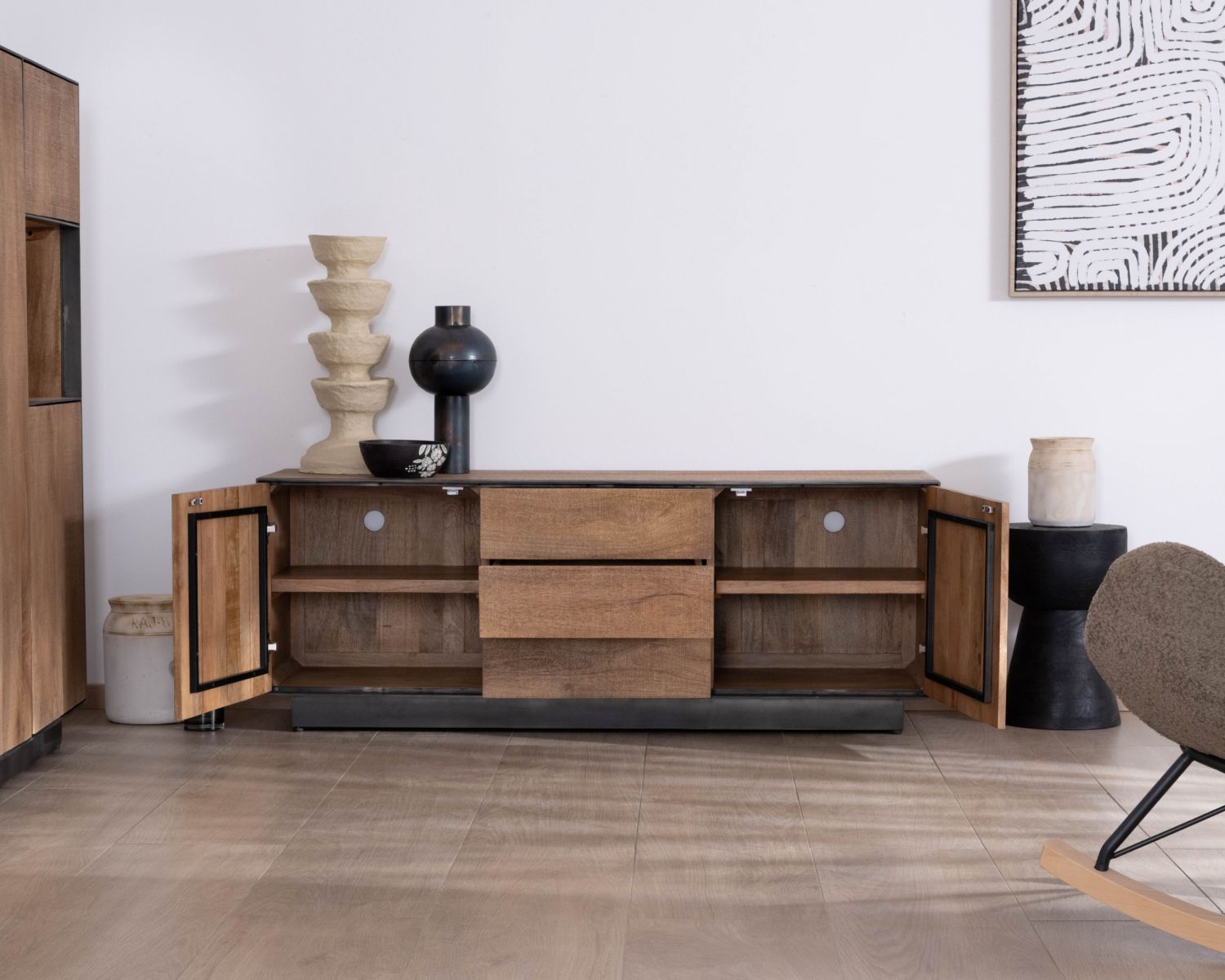 Meuble TV 150 cm en manguier style épuré  "Santo" avec portes et tiroirs