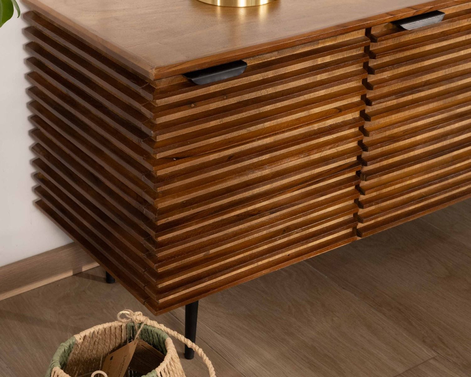 Meuble TV 160cm en teck et manguier et pieds métal noir "Sheffield"