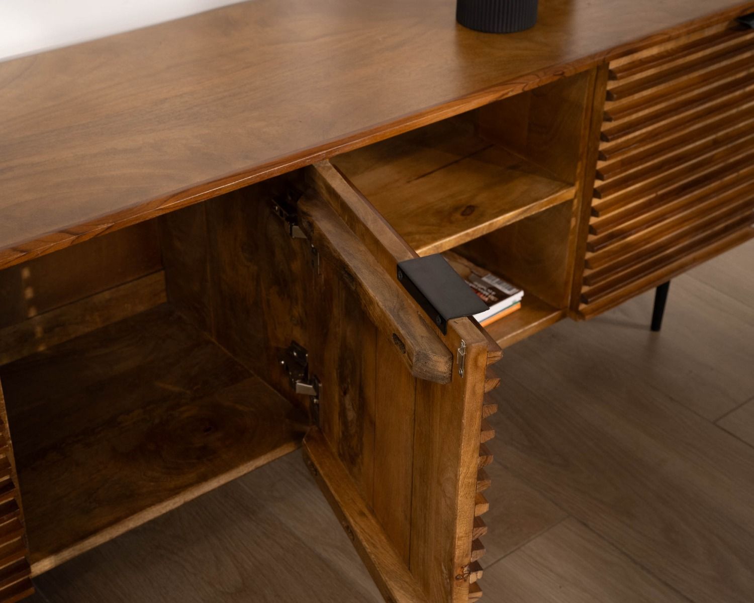 Meuble TV 160cm en teck et manguier et pieds métal noir "Sheffield"