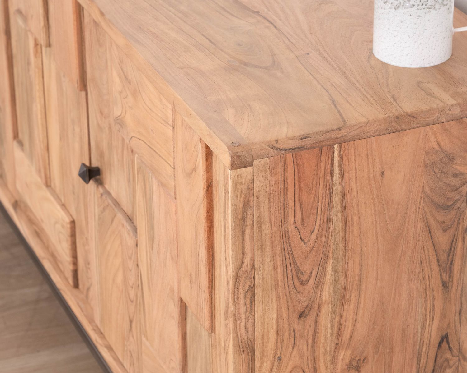 Bahut rétro 3 portes façades motif empiècement en acacia "Puzzle"
