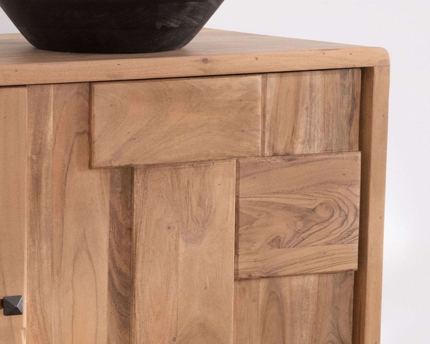 Buffet rétro 2 portes façades à empiècements en acacia "Puzzle" 120 cm