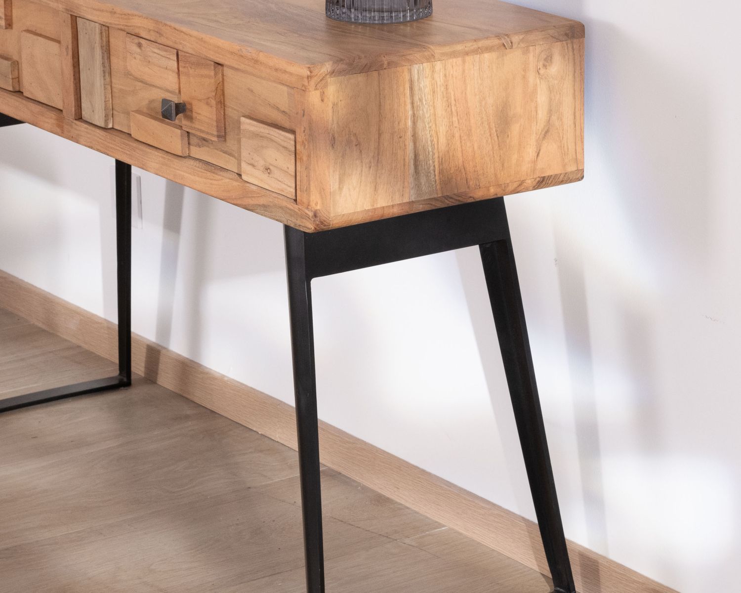 Console 2 tiroirs en acacia piètement métal noir design et aéré "Puzzle"