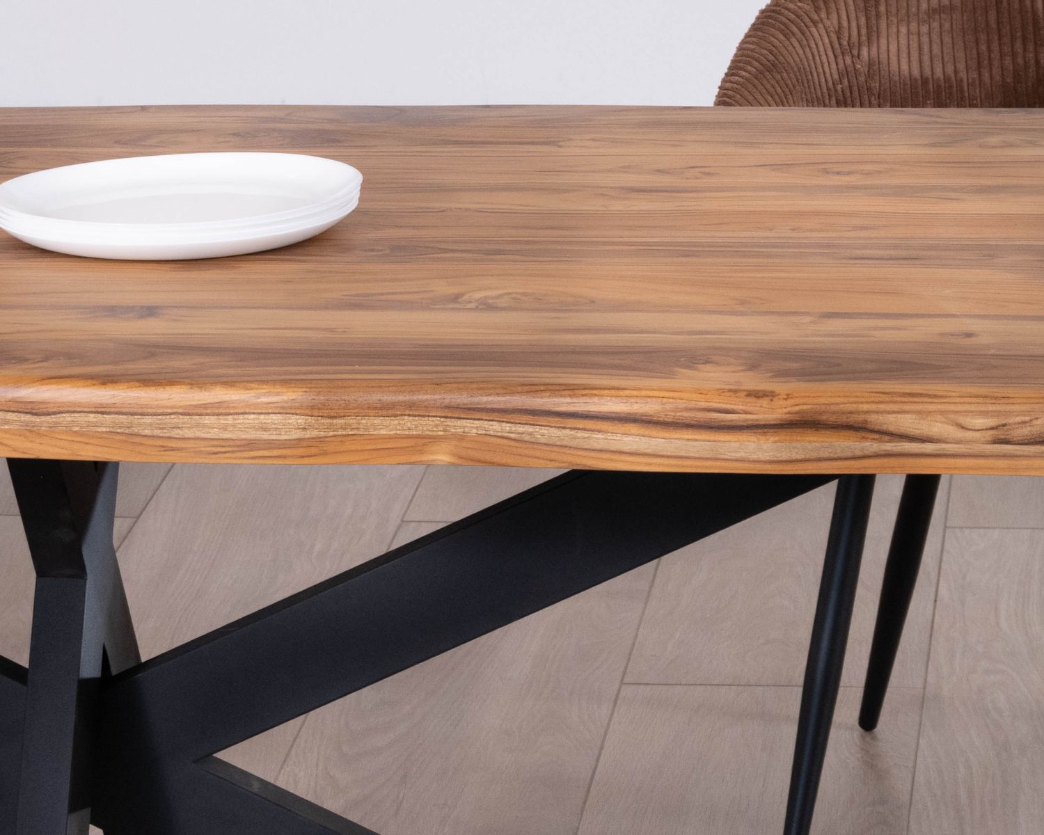 Table de repas contemporaine en bois 200 cm "Olonie" pieds croisés en métal