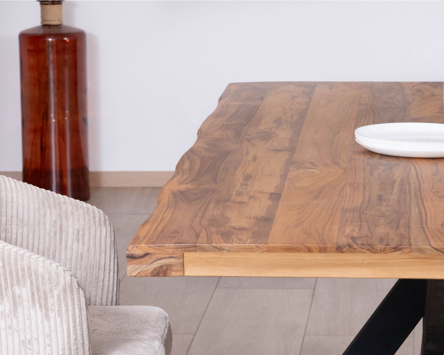Table de repas contemporaine en bois 200 cm "Olonie" pieds croisés en métal