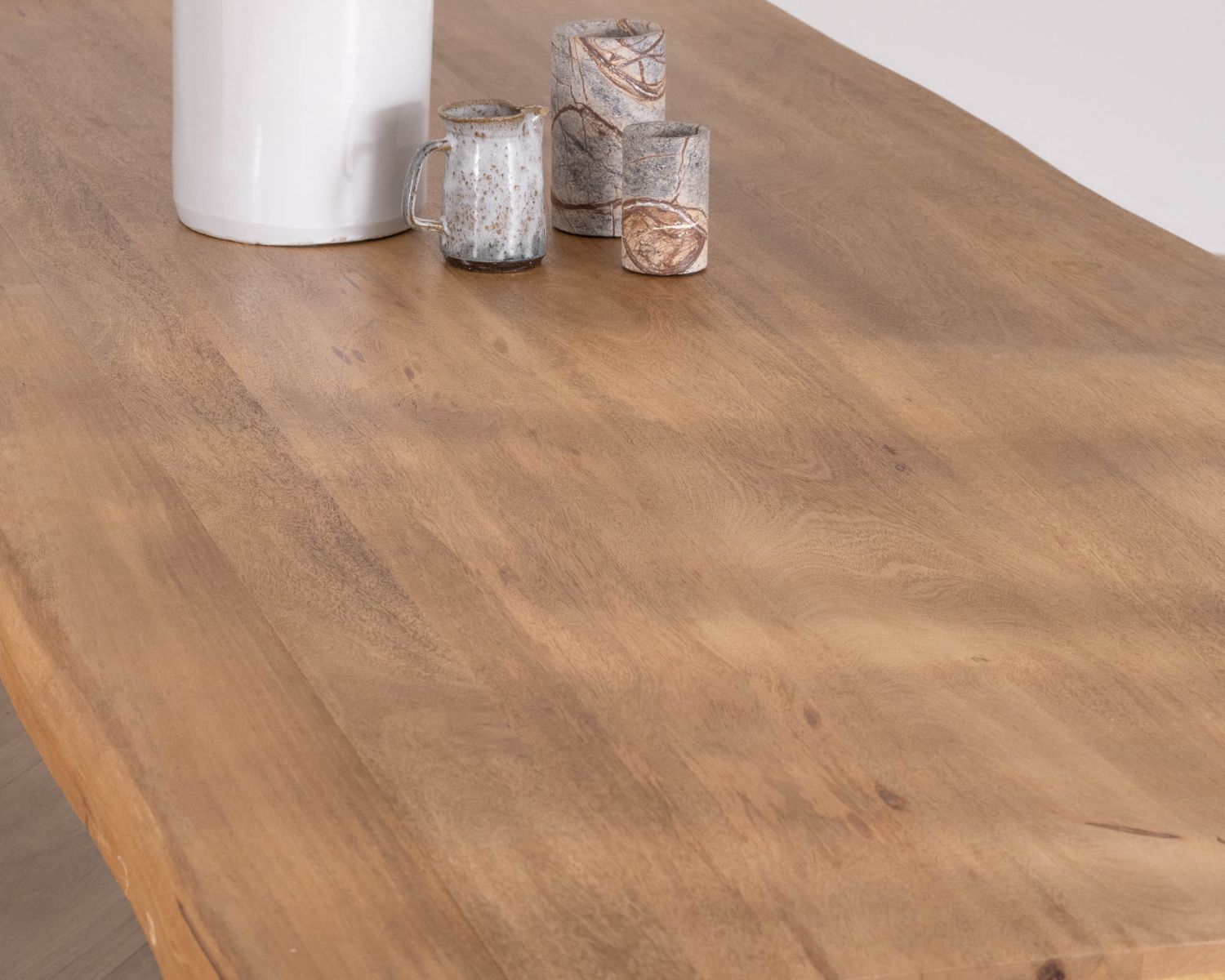 Table de repas 200 cm plateau en manguier bords naturels "Presolino" pieds croix métal