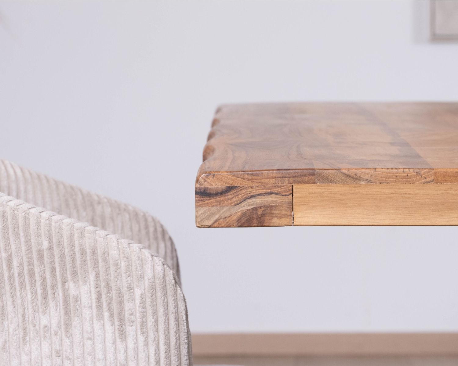 Table de repas contemporaine en bois 200 cm "Olonie" pieds croisés en métal