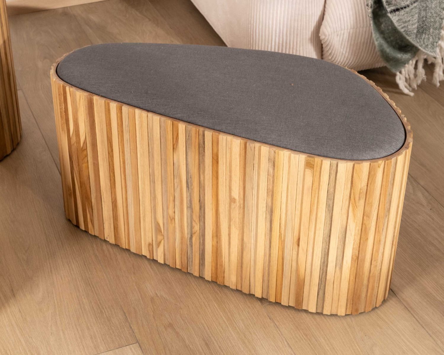 Petite banquette en bois de teck recyclé et tissu gris "Foster"