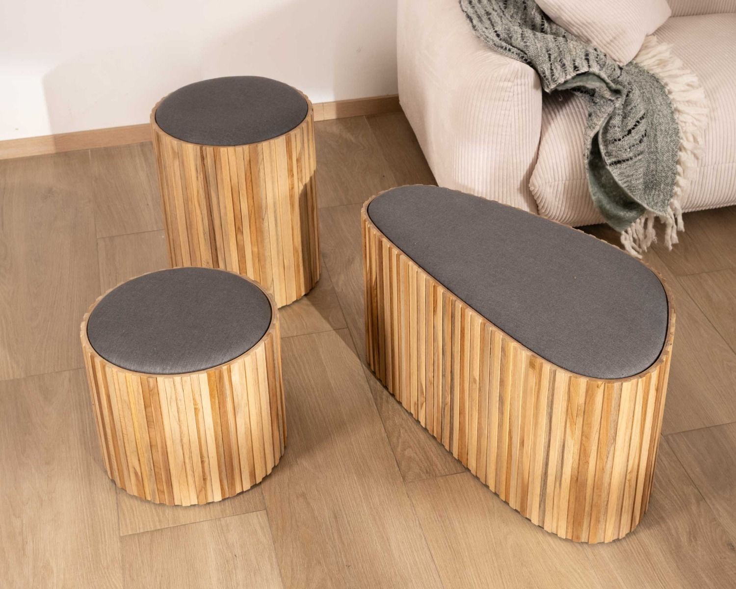 Petite banquette en bois de teck recyclé et tissu gris "Foster"