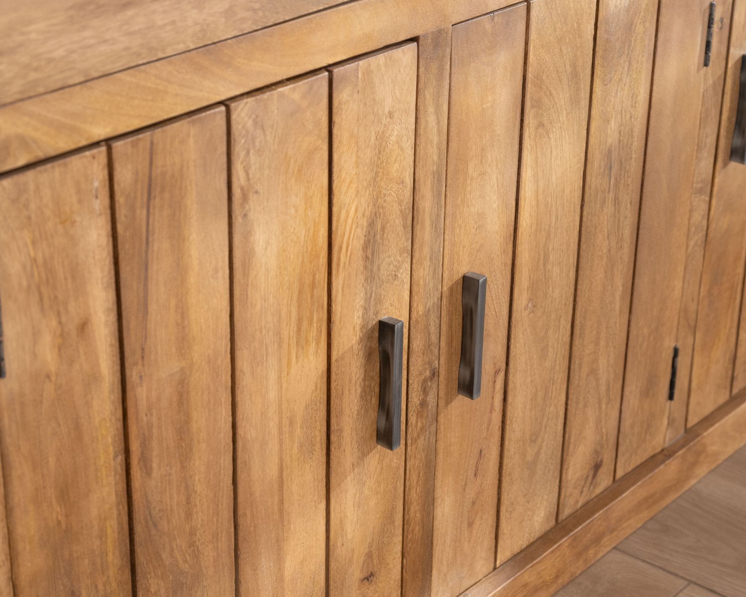 Petit vaisselier contemporain 120 cm en manguier avec portes vitrées et bois "Presolino"