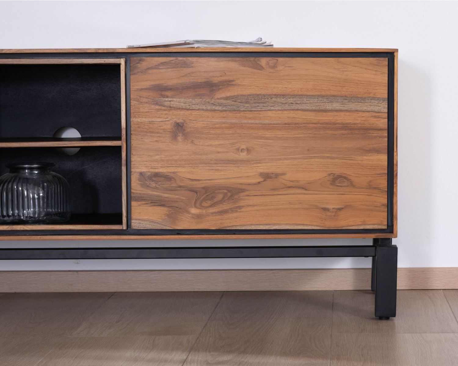 Meuble télé 175 cm bicolore contemporain "Olonie" en teck naturel et métal