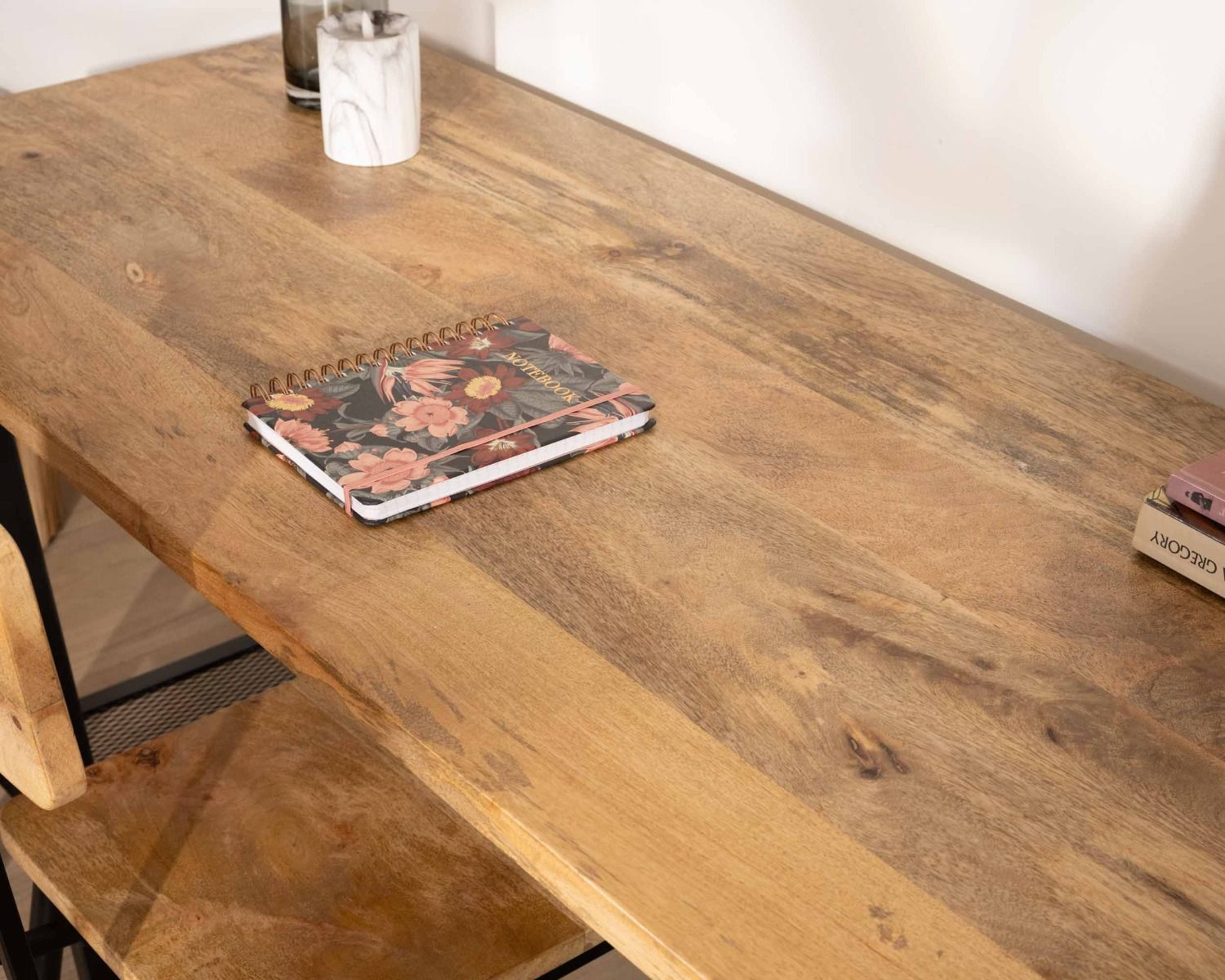 Bureau industriel avec tréteaux métal noir et bois massif "Atelier"