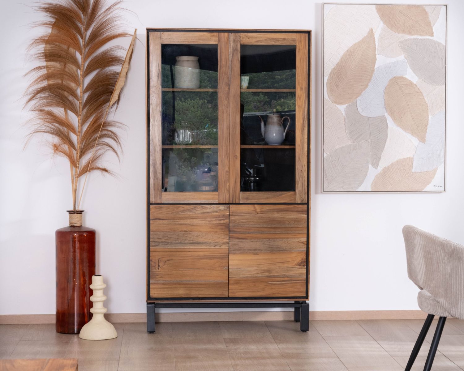 Petit vaisselier vitré esprit contemporain "Olonie" en teck naturel, acacia et métal noir
