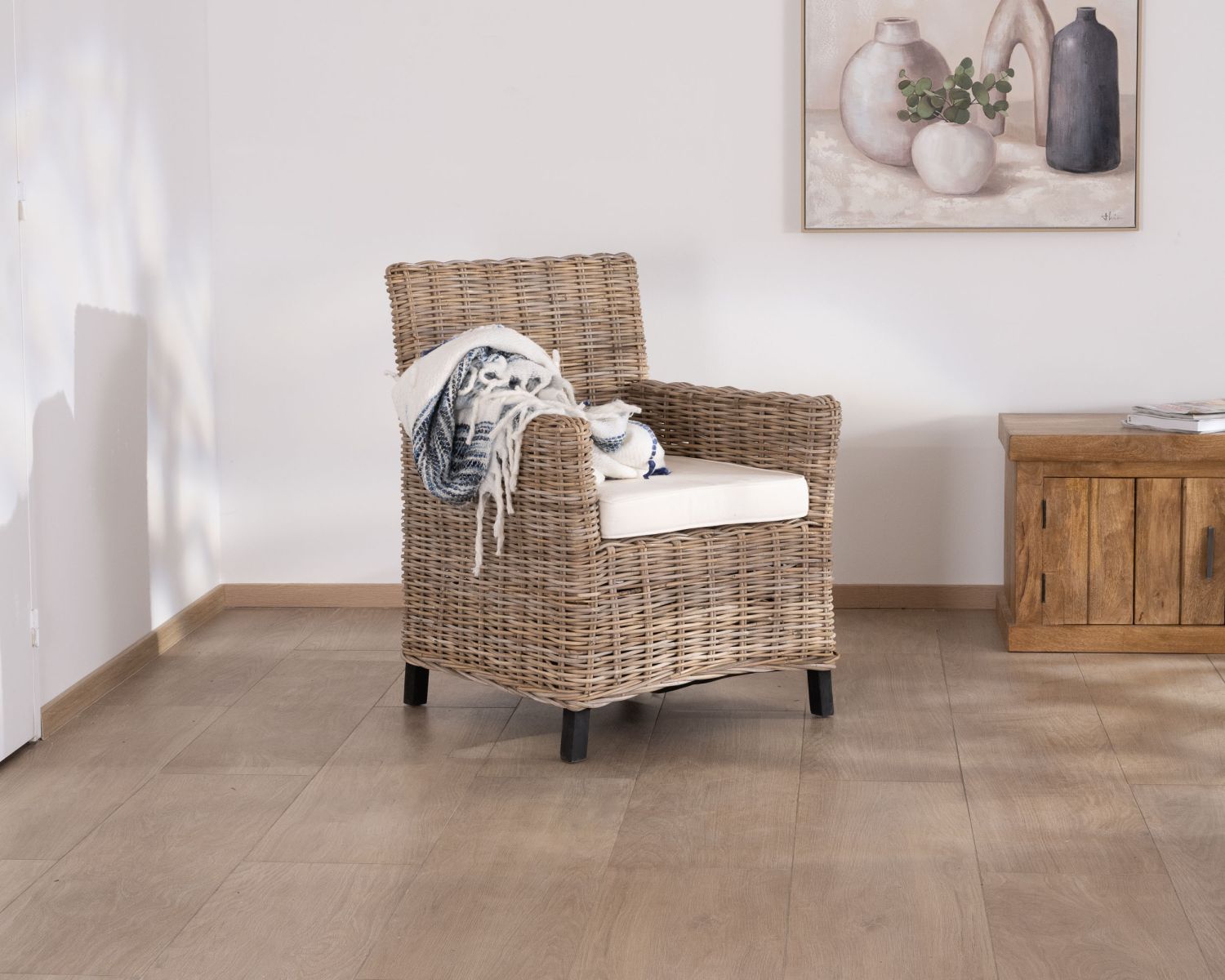 Grand fauteuil de jardin confort en kubu grisé et tissu "Balangan Beach"