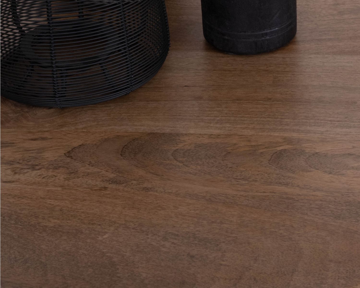 Table basse ronde design épuré et organique en manguier massif "Oxyma"