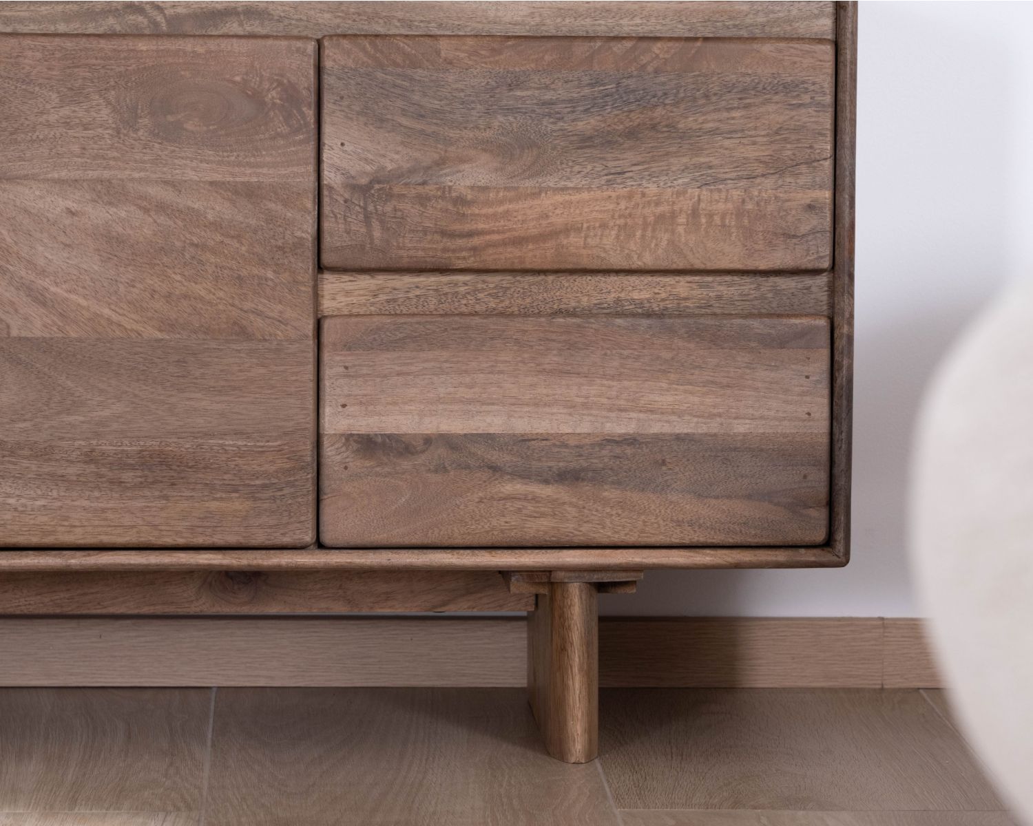 Meuble télé 160 cm design épuré Japandi "Geta" en manguier massif