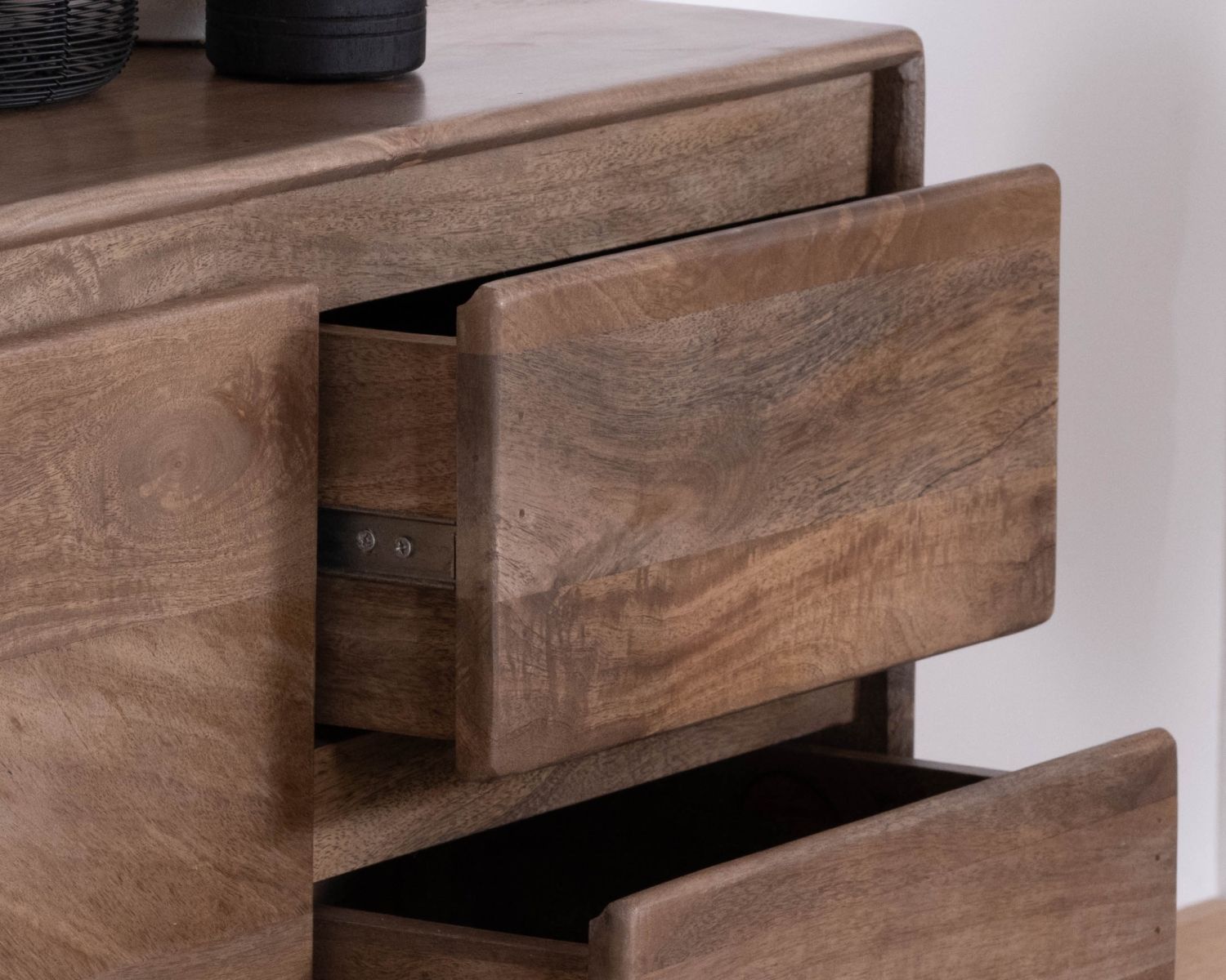 Meuble télé 160 cm design épuré Japandi "Geta" en manguier massif