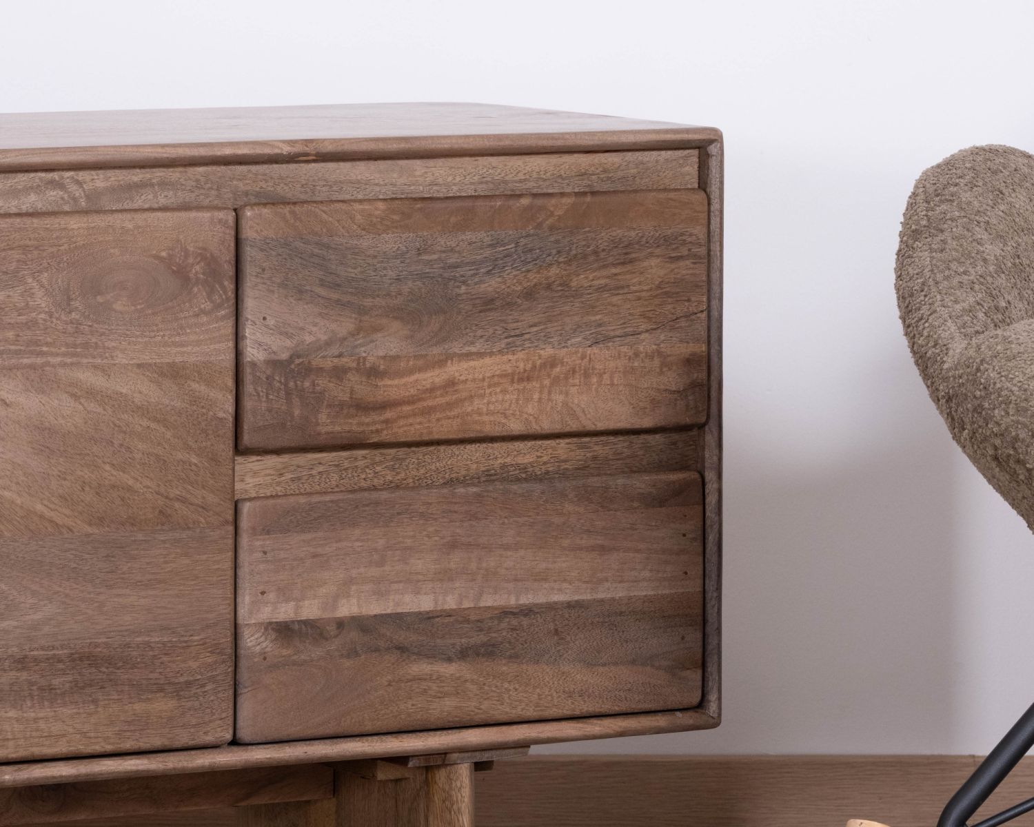 Meuble télé 160 cm design épuré Japandi "Geta" en manguier massif