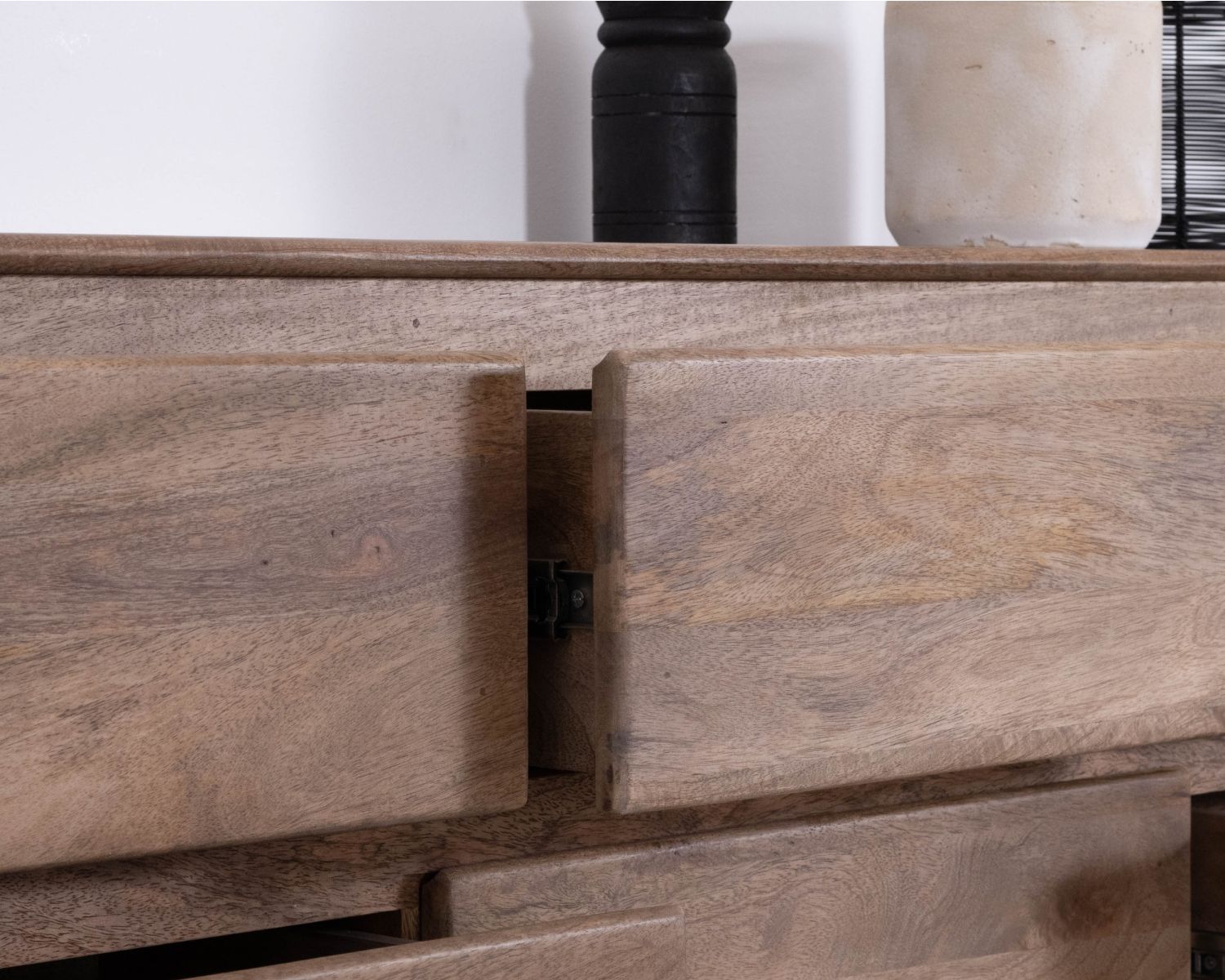 Commode 9 tiroirs en bois massif de manguier "Geta" Style Japandi