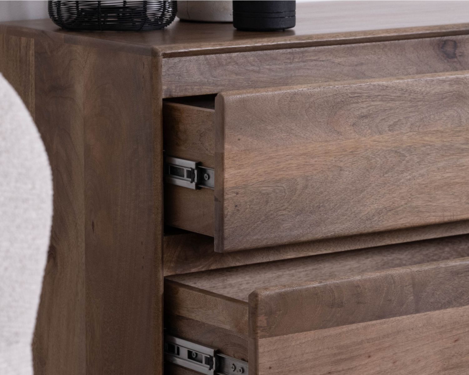 Commode esprit Japandi en manguier massif "Geta" 3 tiroirs large ouverture