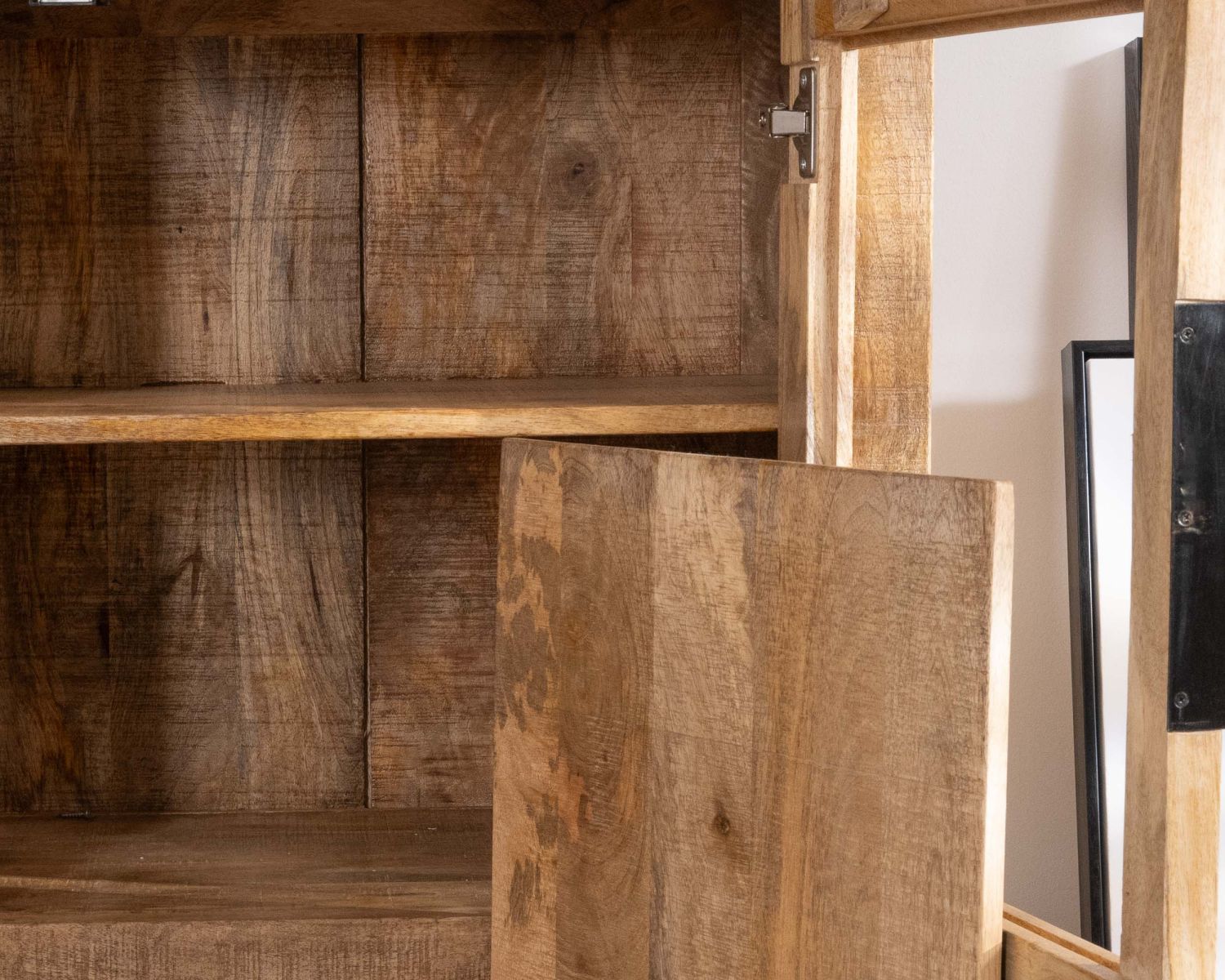 Argentier en manguier et pieds métal "Manoha" portes motif stries réversibles