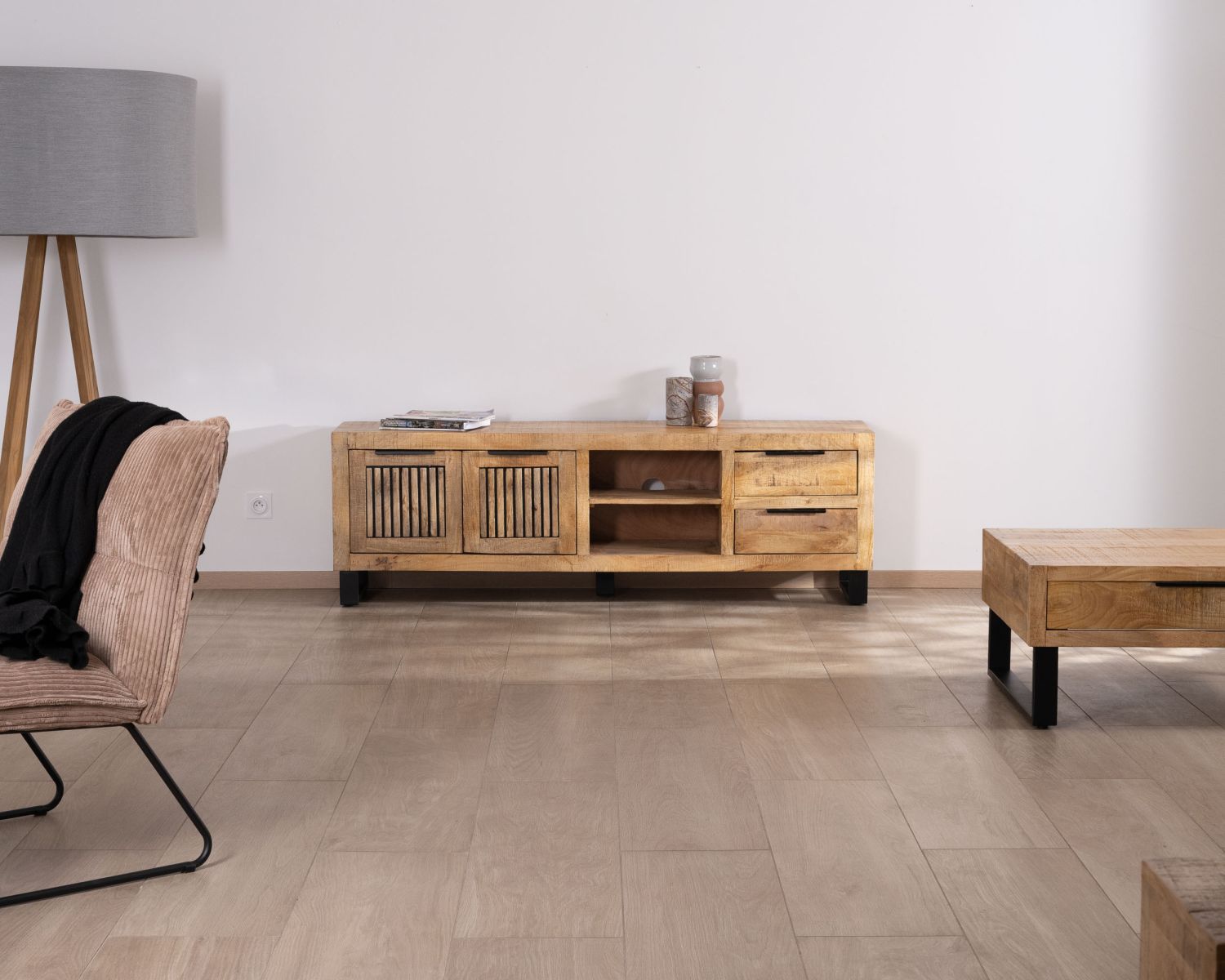 Banc TV 180 cm en manguier et pieds métal "Manoha"