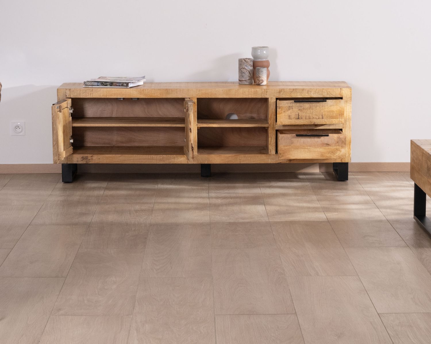 Banc TV 180 cm en manguier et pieds métal "Manoha"